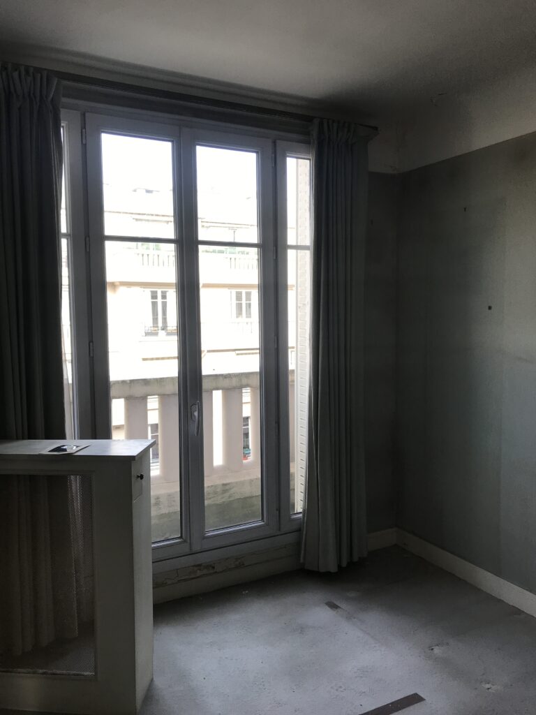 Avant travaux, chambre peu lumineuse