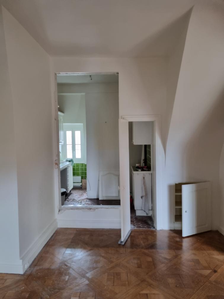 Rénovation d'un magnifique appartement situé Place des Vosges ! Lieu mythique qui inspire authenticité et délicatesse. 