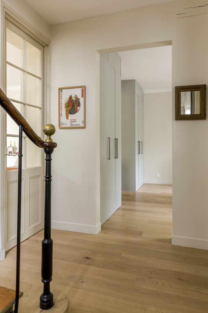 L'entrée de cette maison à été complétement rénovée pour favoriser la circulation et apporter une sensation d'espace.