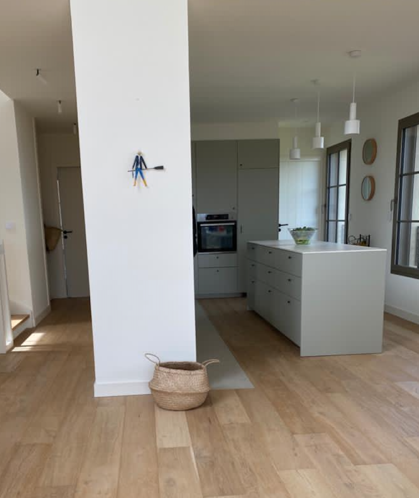 Küche in Graugrün