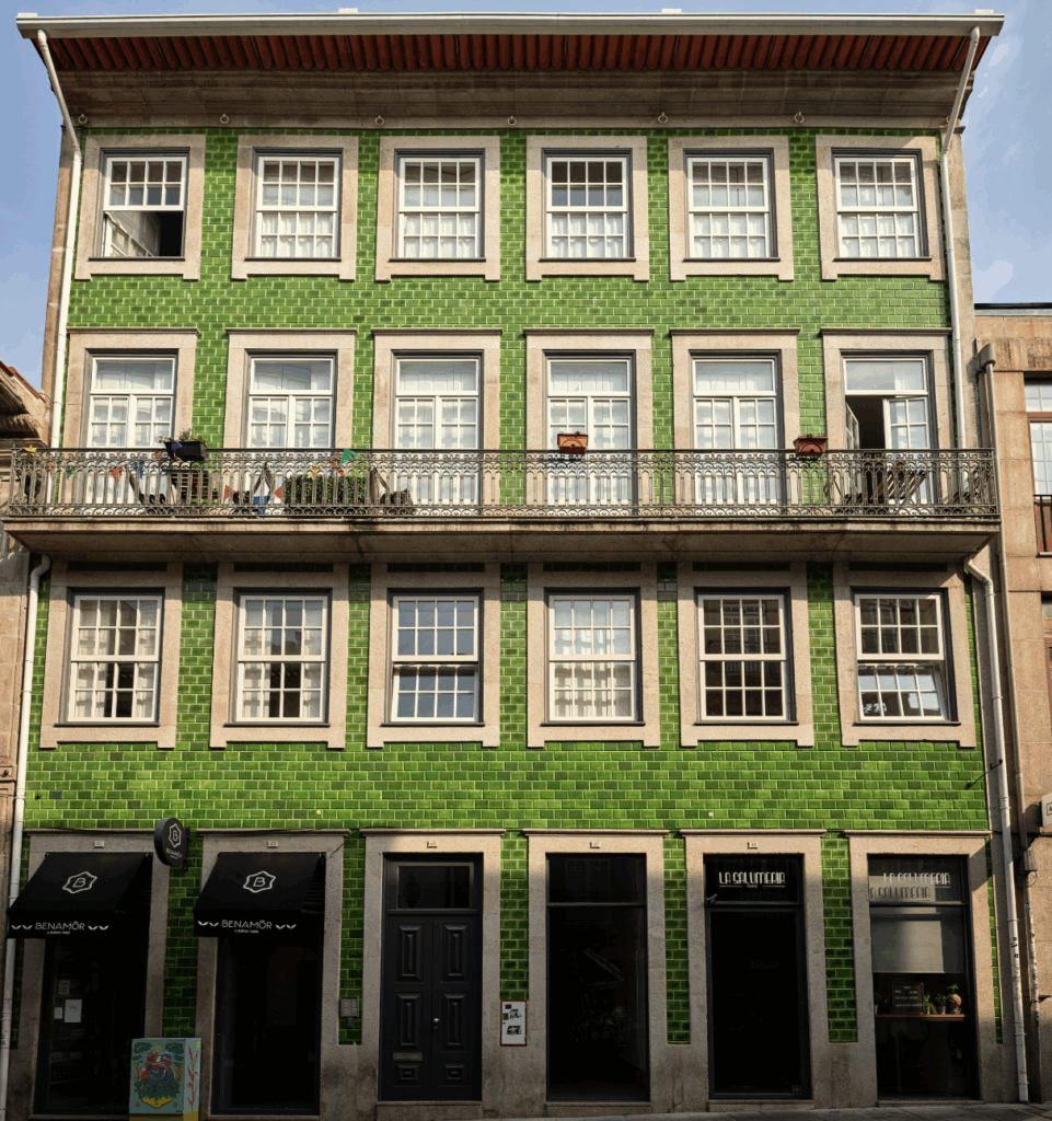 Façades d'immeuble en carrelage artisanal portugais
