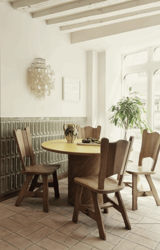 Carrelage artisanal portugais dans une salle a manger