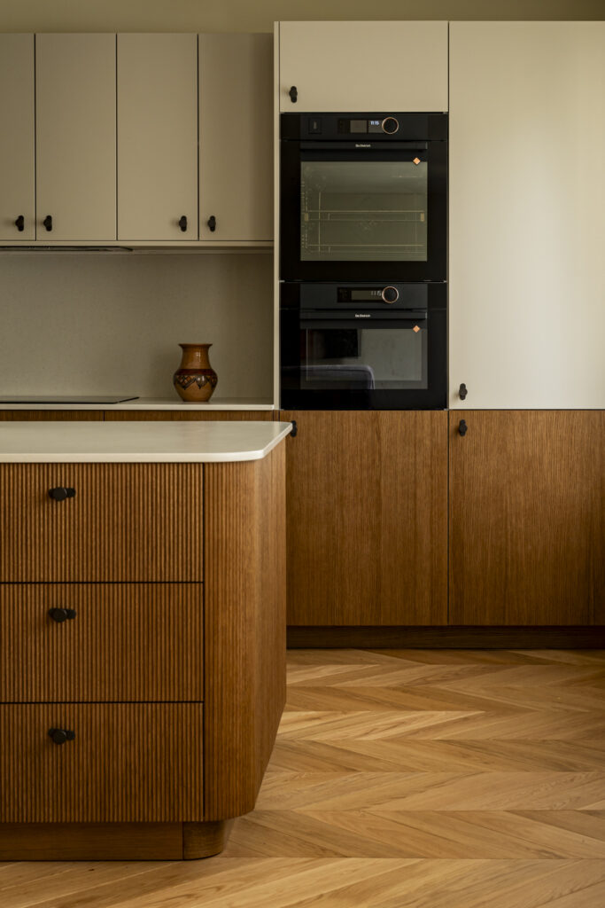 Cuisine Ikea avec des façades Bocklip en bois plissé