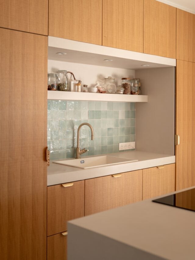cropped-vue-cuisine-proche-chene-naturel-brosse-baba-architecte-bocklip.jpg