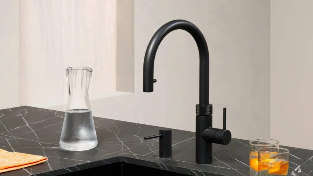Robinet Quooker avec eau filtrée dans une cuisine contemporaine