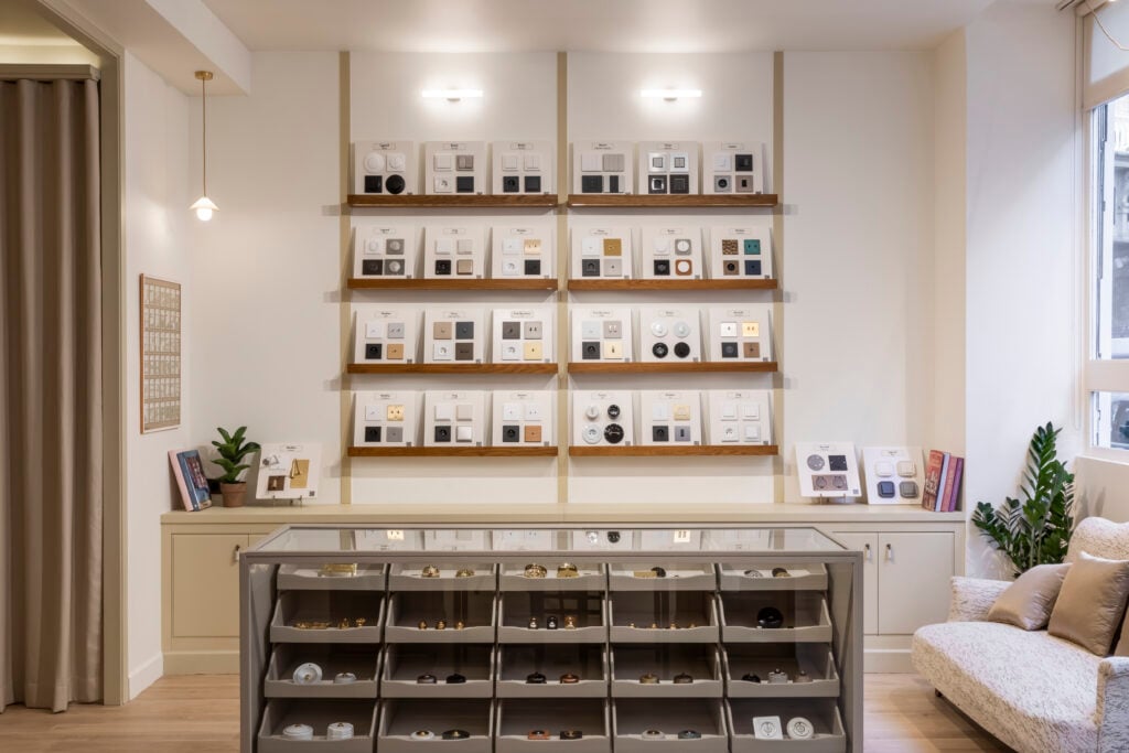 L’Heure Industrielle : quand l’interrupteur devient un véritable objet de décoration