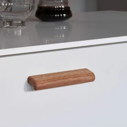 Poignée Pia chêne vernis 